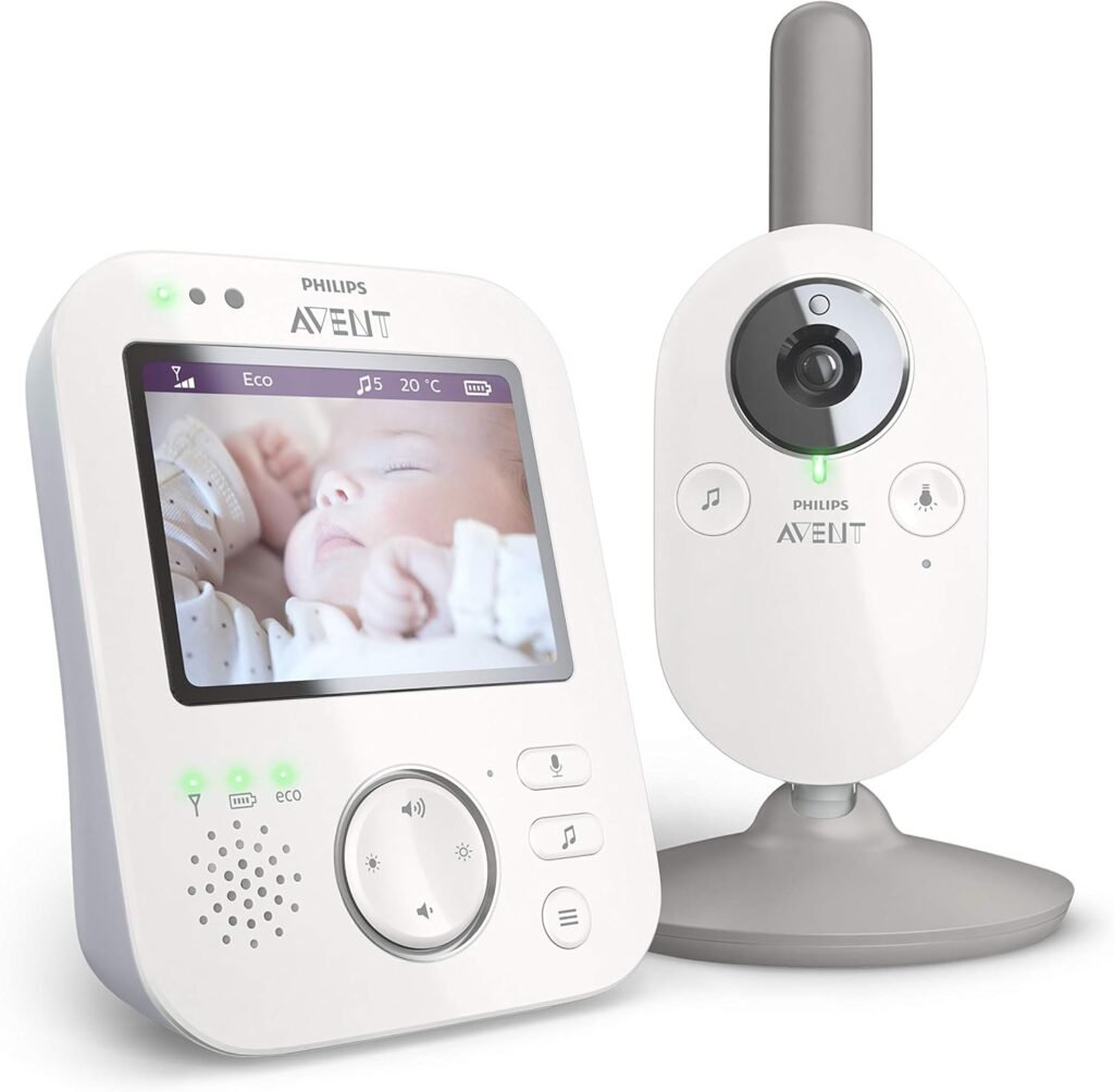baby sleeping safely with audio baby monitor